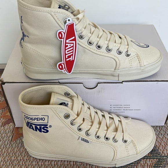 Vans WMNS 0g Style 24 Nt Ttswirs Hospital
VN0000S8BDE
Sneakers - Picture 2 of 16
